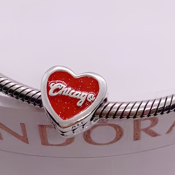 Pandora Red lOVE Chicago Travel Exclusive Dangle Charm Pendant, S925 Sterling - Picture 2 of 3